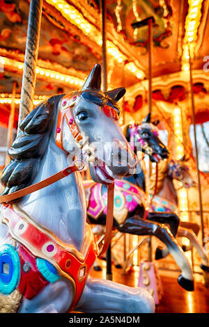 Vue des chevaux sur un carrousel classique, Rome, Italie Banque D'Images