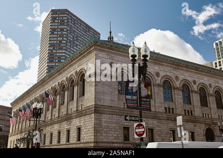 Boston, Massachusetts - Octobre 3rd, 2019 : Extérieur de Boston Public Library de Copley Square dans le quartier Back Bay de Boston Banque D'Images