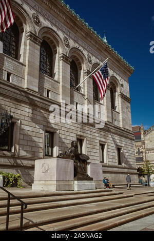 Boston, Massachusetts - Octobre 3rd, 2019 : Extérieur de Boston Public Library de Copley Square dans le quartier Back Bay de Boston Banque D'Images