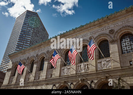 Boston, Massachusetts - Octobre 3rd, 2019 : Extérieur de Boston Public Library de Copley Square dans le quartier Back Bay de Boston Banque D'Images