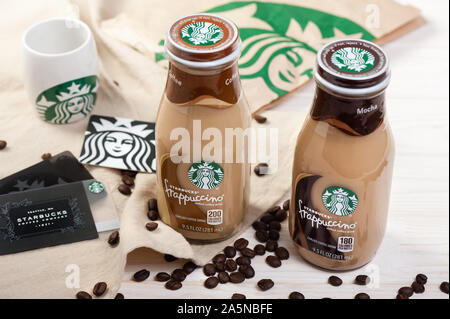 BANGKOK, THAÏLANDE - Mars 03, 2017 : Bouteille de boisson de café Starbucks Frappuccino 9,5 once. Banque D'Images