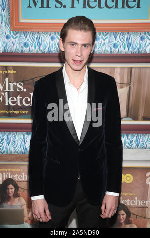 Hollywood, CA. 21 Oct, 2019. Owen Teague, à première de HBO'S 'Mrs. Fletcher' at Avalon Hollywood à Hollywood, Californie le 21 octobre 2019. Credit : Faye Sadou/media/Alamy Punch Live News Banque D'Images