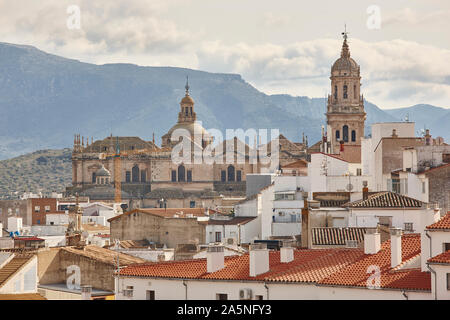 Ville espagnole traditionnelle de Jaen. Toits de tuiles et de la cathédrale. Espagne Banque D'Images