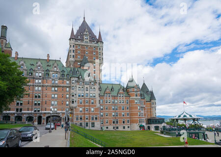 La ville de Québec, Canada - 6 août 2015:vue du célèbre château Frontenac à Québec lors d'un matin nuageux. Banque D'Images