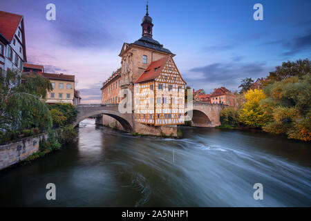 Bamberg, Allemagne. Cityscape image de vieille ville de Bamberg, Allemagne au cours de l'automne au coucher du soleil. Banque D'Images