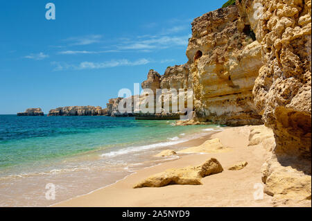 , Albufeira, Algarve, Portugal avec personne sur la plage Banque D'Images