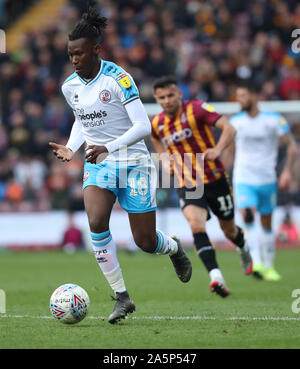 Bradford, Royaume-Uni. 19 octobre 2019 de la ville de Crawley David Sesay au cours de la Sky Bet League Deux match entre Bradford City et Crawley Town à l'énergie Utilita Stadium à Bradford. Des photos au téléobjectif : Crédit / Alamy Live News Banque D'Images