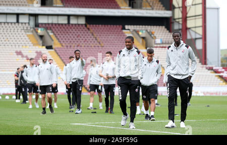 Bradford, Royaume-Uni. 19 octobre 2019 Crawley Town joueurs arrivent pour le pari le ciel Deux ligue match entre Bradford City et Crawley Town à l'énergie Utilita Stadium à Bradford. Des photos au téléobjectif : Crédit / Alamy Live News Banque D'Images