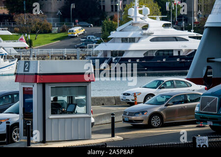 Victoria, Colombie-Britannique, Canada. Contrôle des agents des douanes aux frontières du Canada les personnes qui arrivent au Canada. Banque D'Images