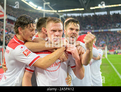 Jubilation D, de gauche à droite Dawid KOWNACKI (D), attaquant Rouwen HENNINGS (D), Niko GIESSELMANN (D), après l'objectif. 1 : 0, football 1. Bundesliga, 8.journée, Fortuna Dusseldorf (D) - FSV FSV FSV Mainz 05 (MZ) 1 : 0, le 19.10.2019 à Düsseldorf / Allemagne. ¬ | conditions dans le monde entier Banque D'Images