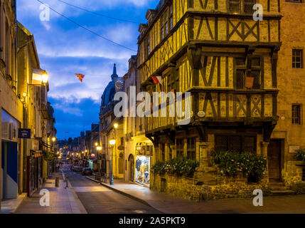 Le centre-ville de Bayeux, vue vers le bas la rue Saint-Martin Banque D'Images