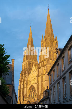 Cathédrale notre Dame de Bayeux en soirée, France Banque D'Images