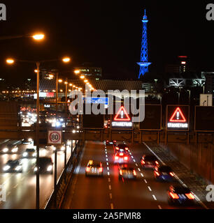 Wilmersdorf, Allemagne. 14Th Oct, 2019. La circulation intense dans les heures du soir du 14.10.2019 Berlin sur l'autoroute A100, sortie Hohenzollerndamm, direction Funkturm. Crédit : Thomas-zentralbild Uhlemann/dpa/ZB/dpa/Alamy Live News Banque D'Images