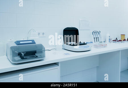 Laboratoire médical moderne, les appareils et équipements à l'hôpital Banque D'Images