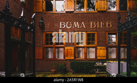 Leeuwarden, Pays-Bas - le 19 octobre 2019 : La Buma Bibliotheek sur Kerkstraat à Leeuwarden, la capitale de la province de Frise, Pays-Bas Banque D'Images