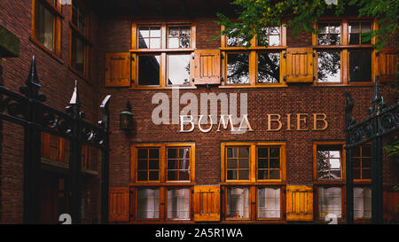 Leeuwarden, Pays-Bas - le 19 octobre 2019 : La Buma Bibliotheek sur Kerkstraat à Leeuwarden, la capitale de la province de Frise, Pays-Bas Banque D'Images