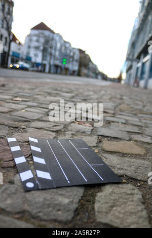 Clap pour le théâtre de rue et animation de rue se trouve dans les rues de Berlin pour le bilan des villes, Allemagne Banque D'Images