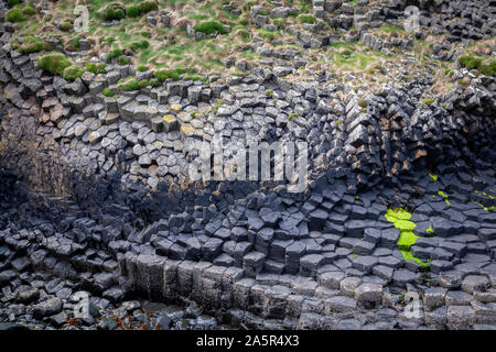 Les formations rocheuses à l'île de Staffa en Ecosse Banque D'Images