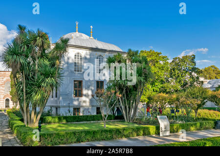 Le palais de Topkapi LA TURQUIE ET LA COUR AVLU BIBLIOTHÈQUE ENDERUN GRIS Banque D'Images