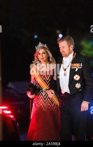 Le roi Willem-Alexander et Maxima La reine des Pays-Bas arrivent au Palais Impérial de Tokyo, le 22 octobre 2019, pour assister à l'état-banquet à l'occasion de l'inauguration de l'empereur héritier Naruhito Photo : Albert Nieboer / Pays-Bas / Point de vue OUT | Banque D'Images