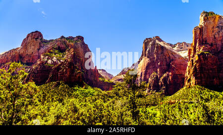 La Sentinelle avec Abraham et Isaac pic dans la cour des Patriarches, dans le parc national de Zion dans l'Utah, États-Unis Banque D'Images
