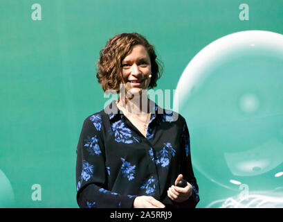 Claire Burke , Chargé de recherche à l'Université Liverpool John Moores parle de 'l'utilisation de drones pour bon', sur le stade de la technologie, au New Scientist Live 2019 Banque D'Images