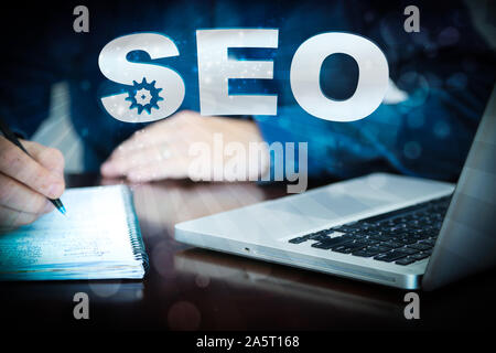 Seo, optimisation du moteur de recherche SEO Bleu pour ordinateur portable Banque D'Images