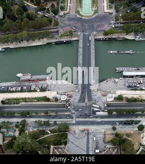 Vue panoramique de la Tour Eiffel à Paris France avec Seine et pont d'Iéna Banque D'Images