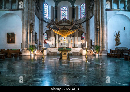 Der Innenraum Basilique Saint Aposteln à Köln, Nordrhein-Westfalen, Deutschland | Basilique des Saints Apôtres de l'intérieur, Cologne, l'Rhine-Westpha Banque D'Images