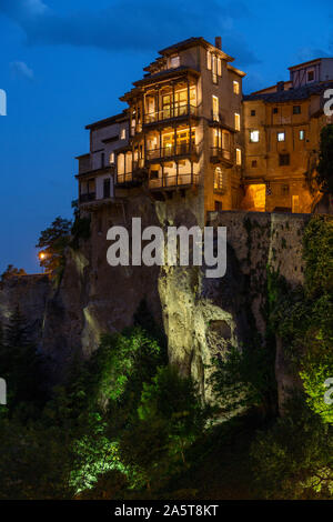 Les maisons suspendues dans la ville de Cuenca dans la région de Castille-La Manche du centre de l'Espagne. Banque D'Images