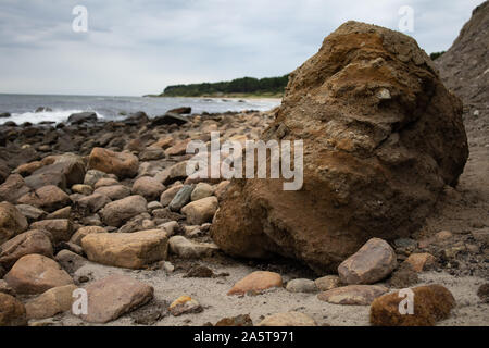 Rochers sur la plage, sur la mer Baltique, l'île de Bornholm Banque D'Images