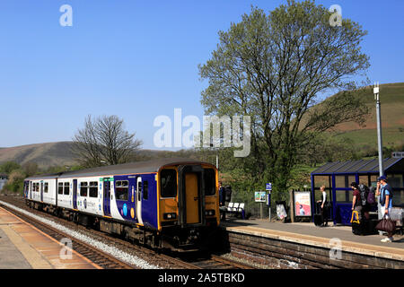 Les trains du Nord 150214 à Edale Gare, Parc national de Peak District, Derbyshire, Angleterre, RU Banque D'Images