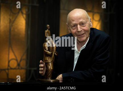 Prague, République tchèque. 22 octobre, 2019. L'écrivain français Pierre Michon, 74 ans, a reçu le prix Franz Kafka à l'Ancien hôtel de ville de Prague, en République tchèque, le 22 octobre 2019. Credit : Katerina Sulova/CTK Photo/Alamy Live News Banque D'Images