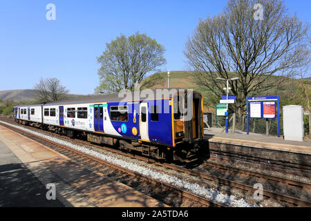 Les trains du Nord 150214 à Edale Gare, Parc national de Peak District, Derbyshire, Angleterre, RU Banque D'Images