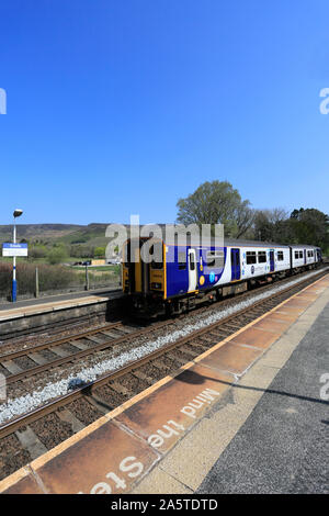 Les trains du Nord 150214 à Edale Gare, Parc national de Peak District, Derbyshire, Angleterre, RU Banque D'Images