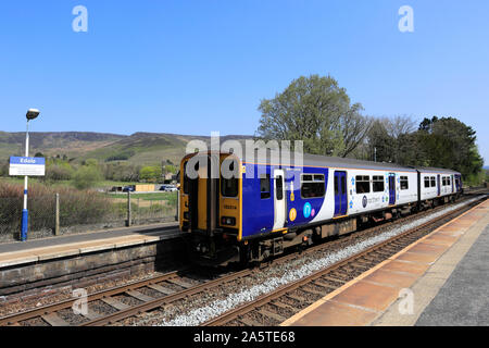 Les trains du Nord 150214 à Edale Gare, Parc national de Peak District, Derbyshire, Angleterre, RU Banque D'Images