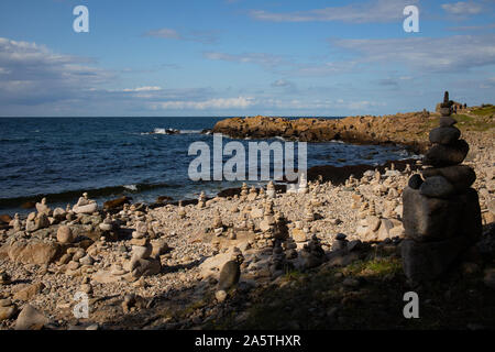 Steintürmchenstrand, côte de Mer, côte rocheuse unique sur l'île de Bornholm Banque D'Images