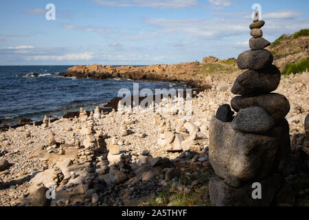 Steintürmchenstrand, côte de Mer, côte rocheuse unique sur l'île de Bornholm Banque D'Images