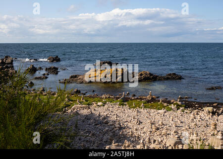 Steintürmchenstrand, côte de Mer, côte rocheuse unique sur l'île de Bornholm Banque D'Images