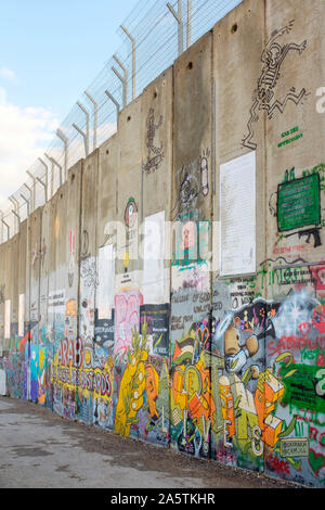 Graffiti sur la barrière de séparation israélienne en Cisjordanie, Bethléem, Cisjordanie, Palestine. Banque D'Images