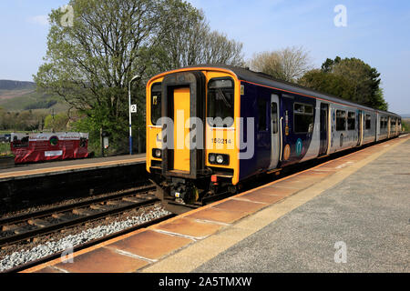 Les trains du Nord 150214 à Edale Gare, Parc national de Peak District, Derbyshire, Angleterre, RU Banque D'Images