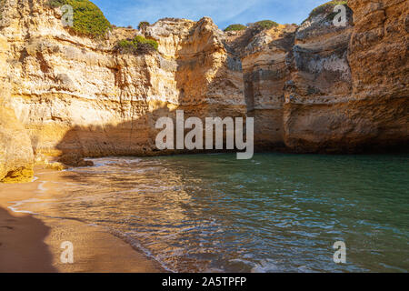 Le Portugal, Albufeira Praia da Ponta Pequena 'Small Point Beach' l'Algarve plage cachée Banque D'Images