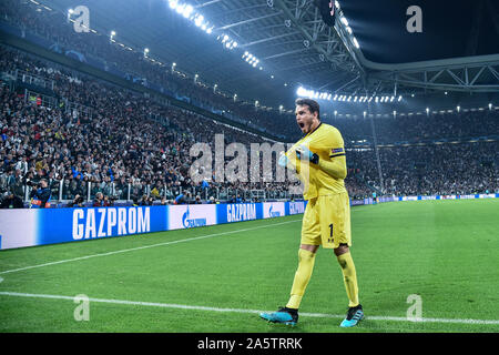 Guilherme de Lokomotiv Moscou célèbre en vertu de ses partisans après Alekseï Miranchuk du Lokomotiv Moscou a marqué le premier but durant la phase de groupes de la Ligue des Champions match entre la Juventus et le Lokomotiv Moscou au Juventus Stadium, Turin, Italie le 22 octobre 2019. Photo par Giuseppe maffia. Banque D'Images