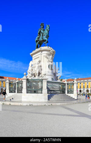 Statue équestre du roi José I de Portugal par Machado de Castro dans Parca do Comercio, Lisbonne, Portugal. Banque D'Images