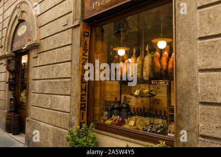 Sienne / Italy-September 21 2019 : Boutique avec des spécialités locales à Sienne, Toscane, Italie. Banque D'Images