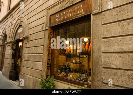 Sienne / Italy-September 21 2019 : Boutique avec des spécialités locales à Sienne, Toscane, Italie. Banque D'Images