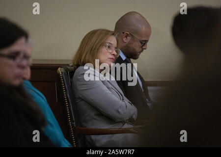 Washington, District de Columbia, Etats-Unis. 22 octobre, 2019. Maire de la ville de San Juan YulÃ-n Cruz Carmen Soto écoute lors d'un comité de la Chambre des représentants sur les ressources naturelles Audition sur la colline du Capitole à Washington, DC, États-Unis, le 22 octobre 2019. Credit : Stefani Reynolds/CNP/ZUMA/Alamy Fil Live News Banque D'Images