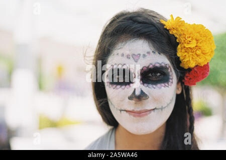 Merida, Yucatan, Mexique - 30 octobre 2015 : La jeune fille à Catrina maquillage pour le Jour des Morts ou fête Hanal Pixan Banque D'Images