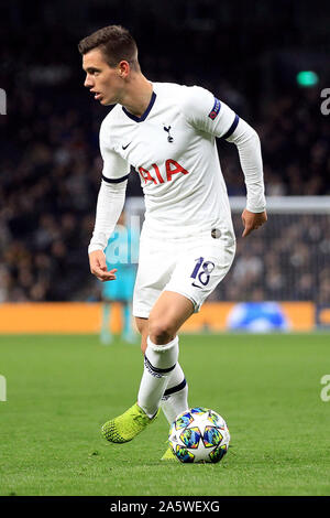 Londres, Royaume-Uni. 22 octobre, 2019. Giovanni Lo Celso de Tottenham Hotspur en action. Match de la Ligue des Champions, groupe B match, Tottenham Hotspur v étoile rouge de Belgrade au Tottenham Hotspur Stadium à Londres, le mardi 22 octobre 2019. Cette image ne peut être utilisé qu'à des fins rédactionnelles. Usage éditorial uniquement, licence requise pour un usage commercial. Aucune utilisation de pari, de jeux ou d'un seul club/ligue/dvd publications pic par Steffan Bowen/Andrew Orchard la photographie de sport/Alamy live news Crédit : Andrew Orchard la photographie de sport/Alamy Live News Banque D'Images