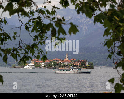 L'île du pêcheur du lac Majeur vu du lac de Stresa, célèbre station de vacances à Piémont. Banque D'Images